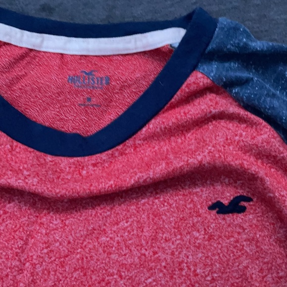 Hollister Long Sleeve - Picture 2 of 2